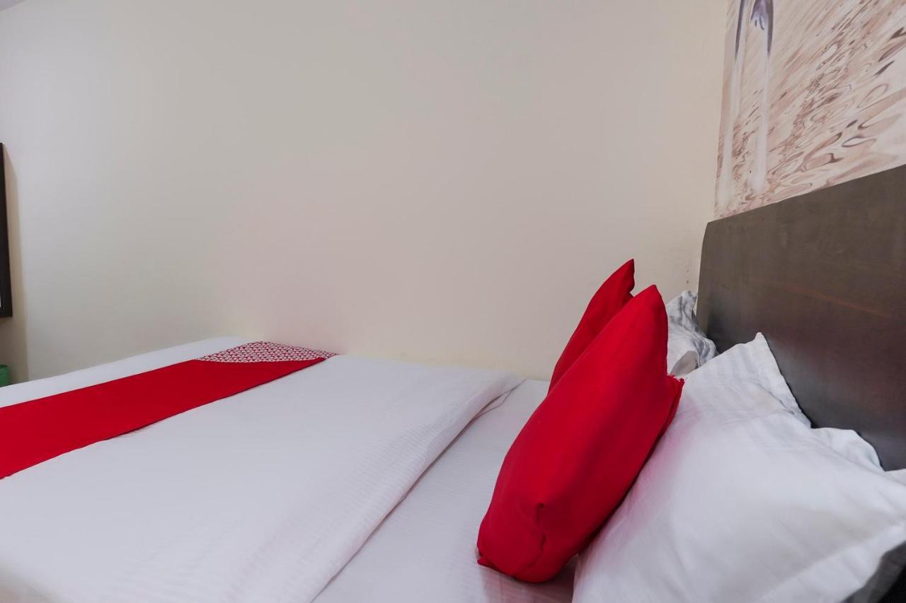 Oyo Flagship 68474 Hotel Viraj Pune Eksteriør billede