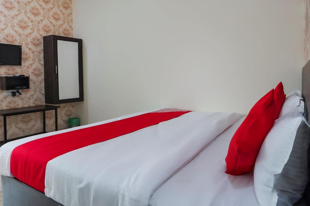 Oyo Flagship 68474 Hotel Viraj Pune Eksteriør billede